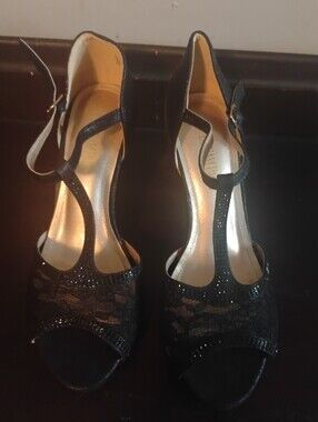 Dream Pairs Black Lace Rhinestone T-Strap Peep Toe Evening Pumps - Size 8.5